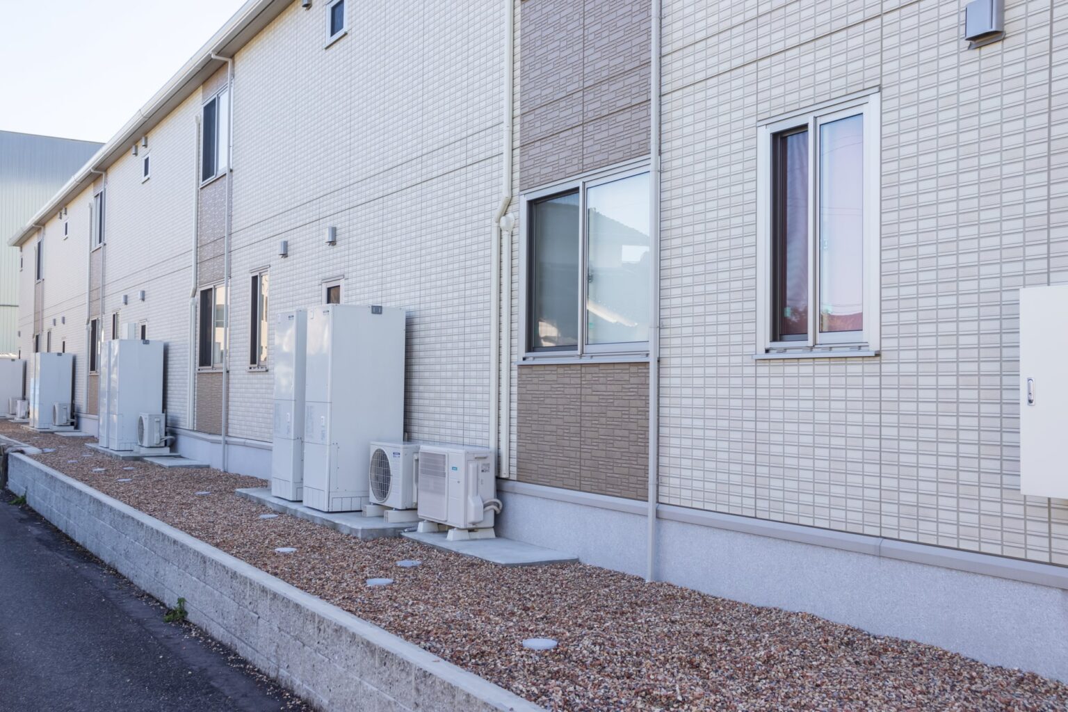 犬走りとは?役割や必要性・材質の種類などを詳しく解説! | 入間市・所沢市・川越市の外構工事・エクステリアは吉川工業